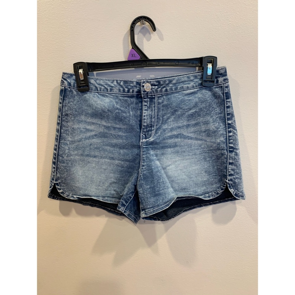 LIKE NEW Jegging Shorts!